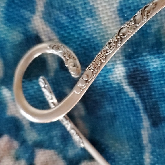 Sarda Artisan Gem Collection of Bali Sterling Silver Collar Necklace - Picture 8 of 16